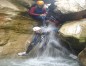 Rapel en cascada. una refrescante forma de divertirse. Barrancos en Sierra de Guara